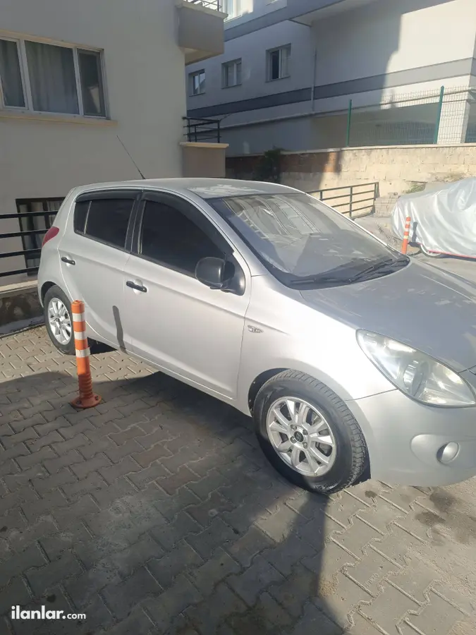 2012 Hyundai i20 1.4 CRDi dizel manuel otomobil - Fotoğraf 1