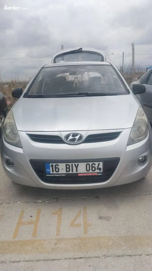 2012 Hyundai i20 1.4 CRDi dizel manuel otomobil - Fotoğraf 2
