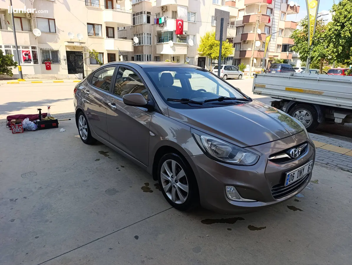 2012 Hyundai Accent Blue 1.4 CVVT lPG otomatik otomobil - Fotoğraf 1