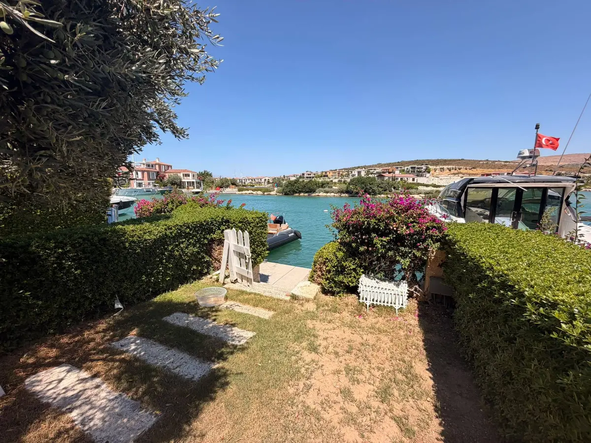 İzmir Çeşme Alaçatı Mahallesi 2.5+1 160 m² kiralık villa - Fotoğraf 1