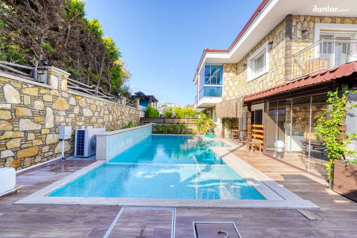 İzmir Çeşme Dalyan Mahallesi 3+1 200 m² kiralık villa - Fotoğraf 1