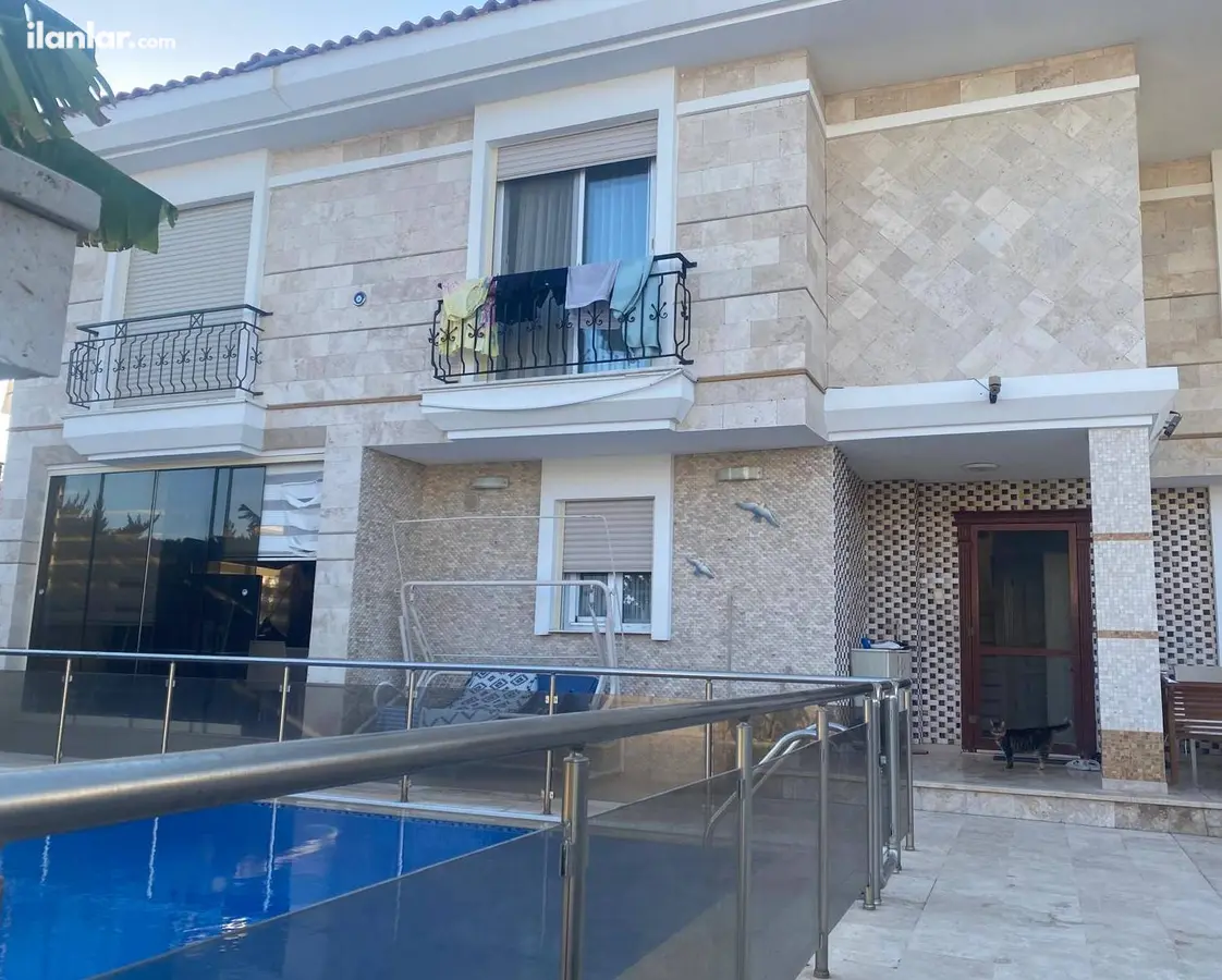 İzmir Çeşme Ilıca Mahallesi 4+1 180 m² kiralık villa - Fotoğraf 1