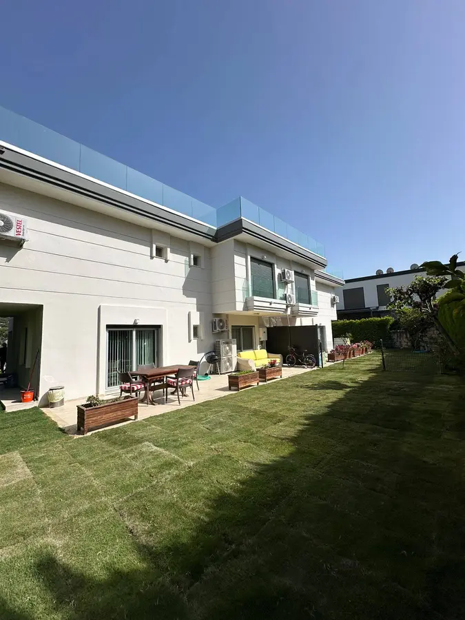 İzmir Çeşme Ardıç Mahallesi 5+2 400 m² kiralık villa - Fotoğraf 3