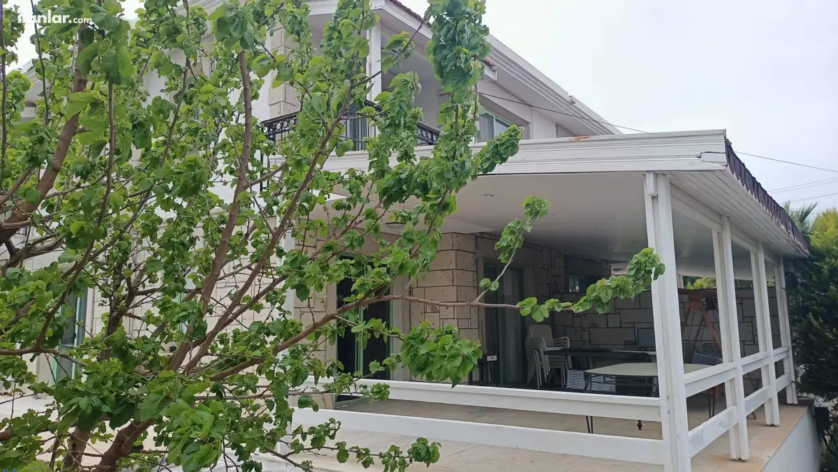İzmir Çeşme Çakabey Mahallesi 4+1 200 m² kiralık daire - Fotoğraf 3