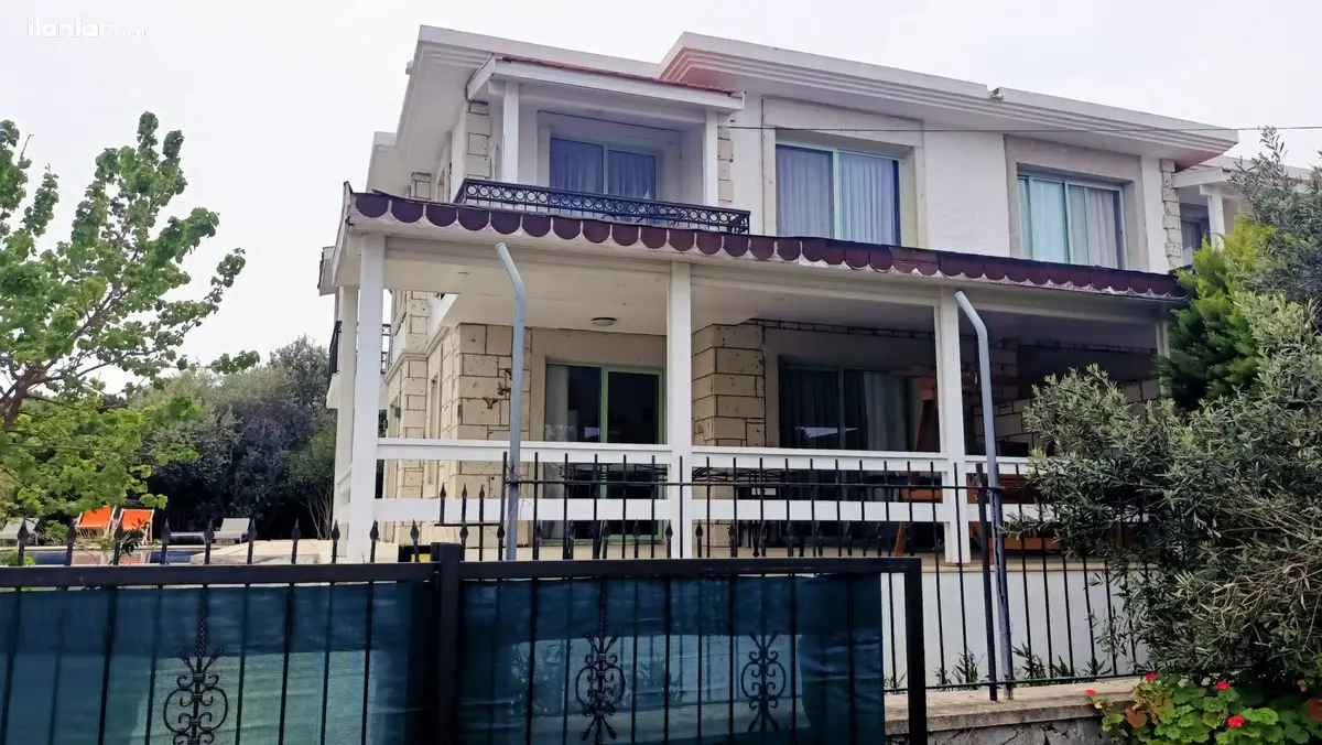 İzmir Çeşme Çakabey Mahallesi 4+1 200 m² kiralık daire - Fotoğraf 1