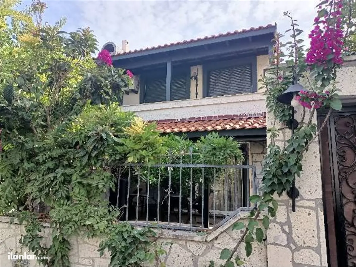 İzmir Çeşme Alaçatı Mahallesi 3+1 150 m² kiralık villa - Fotoğraf 1