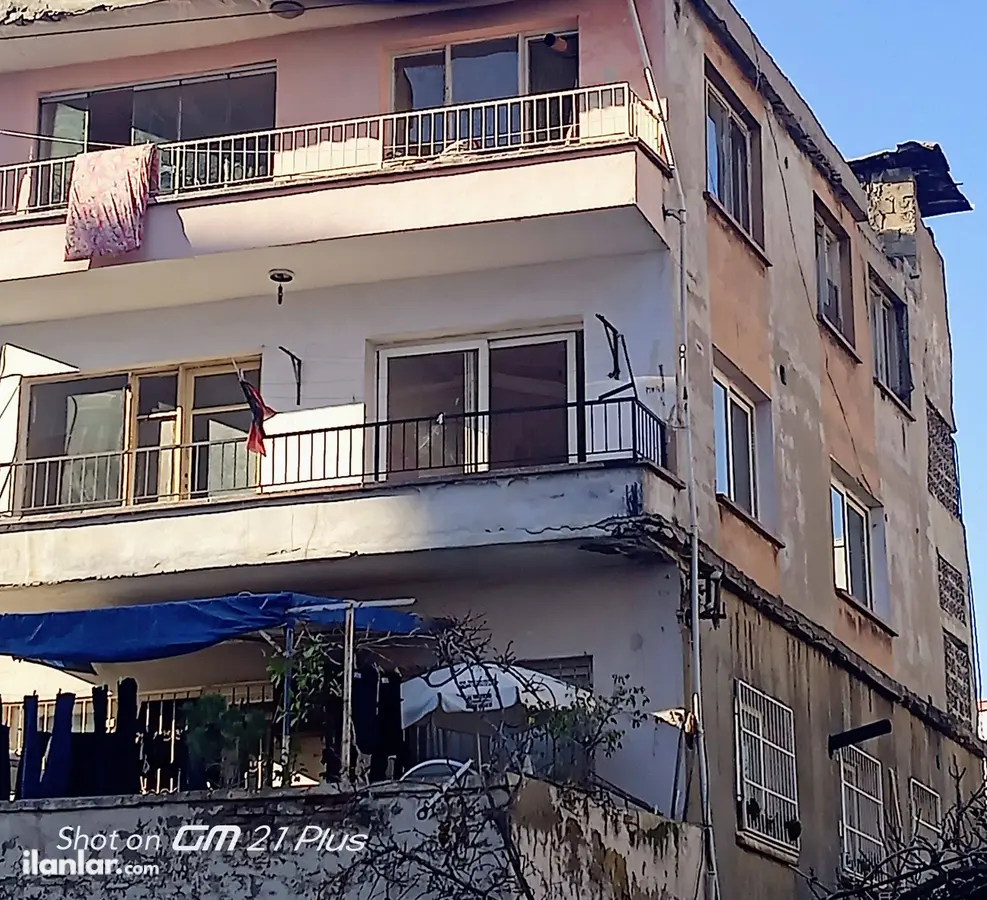 Mersin Akdeniz Barış Mahallesi 3+1 110 m² kiralık daire - Fotoğraf 1