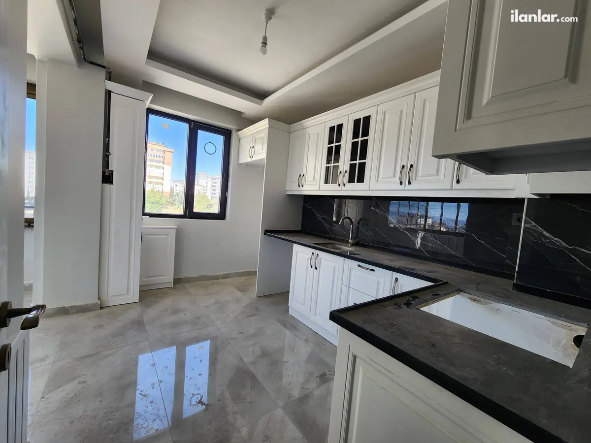 Kahramanmaraş Onikişubat Selçuklu Mahallesi 3+1 130 m² satılık daire - Fotoğraf 1