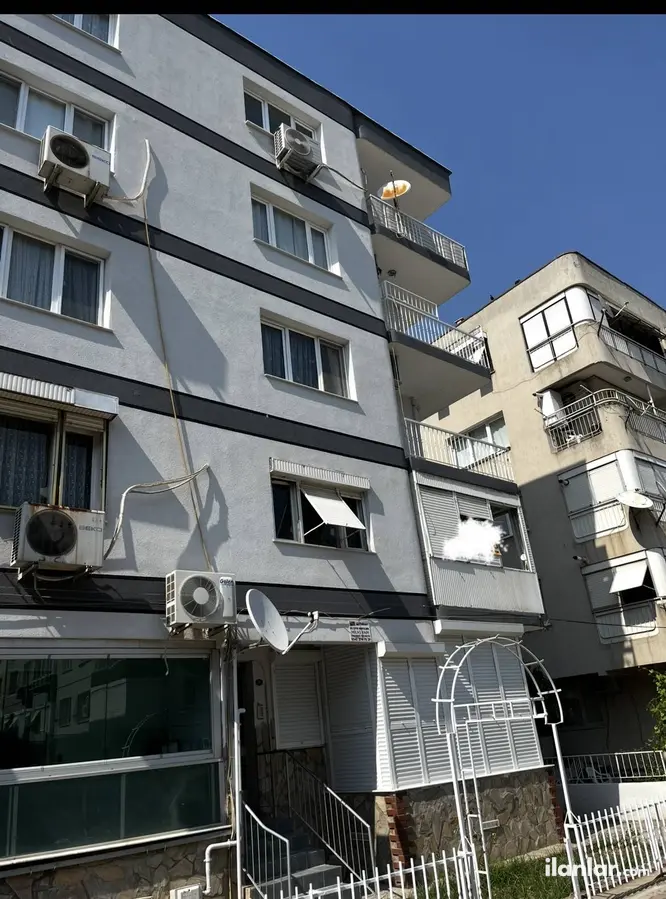 İzmir Karşıyaka Bahçelievler Mahallesi 3+1 120 m² kiralık daire - Fotoğraf 1