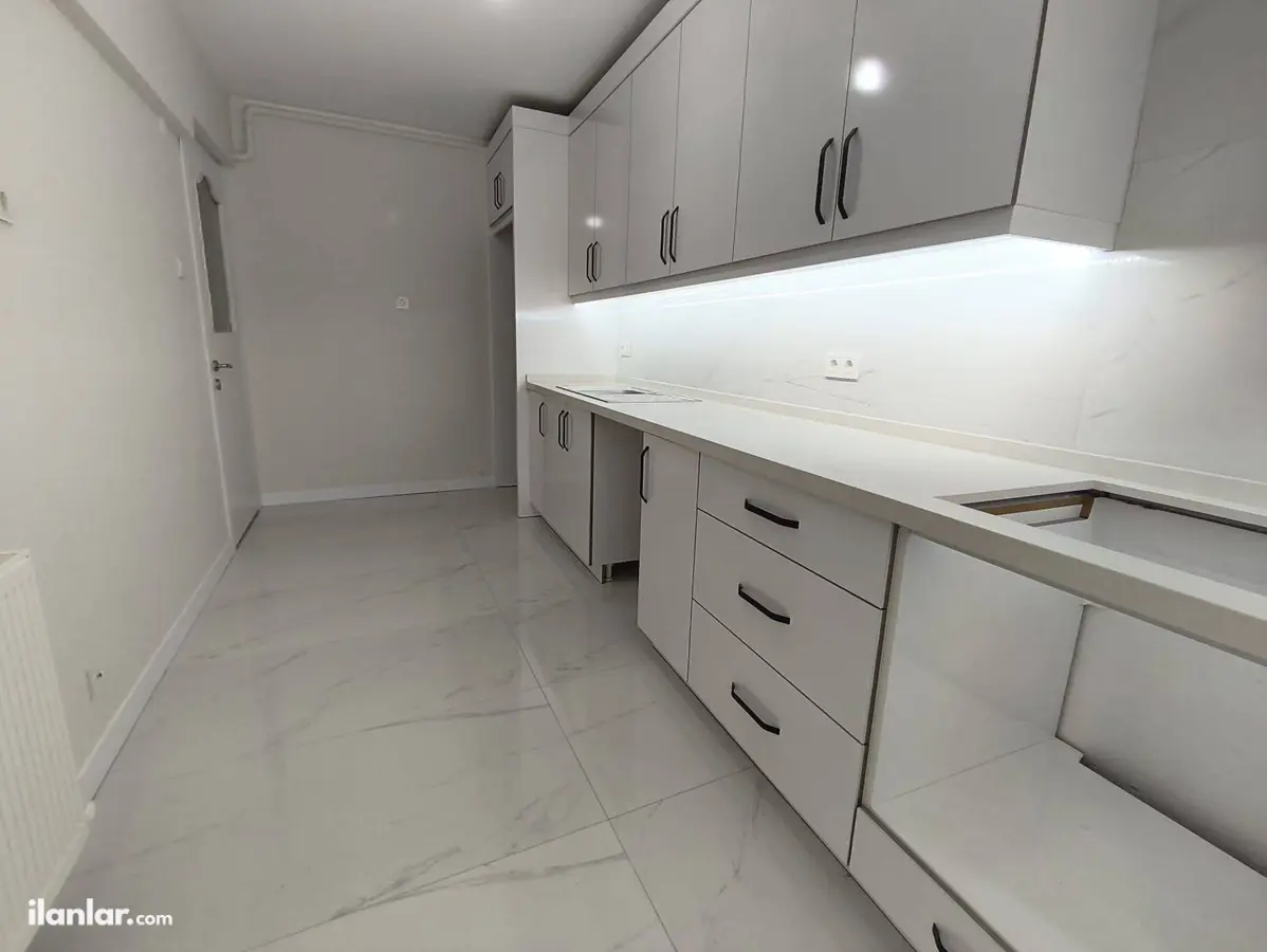 İzmir Buca Ufuk Mahallesi 3+1 135 m² kiralık daire - Fotoğraf 1
