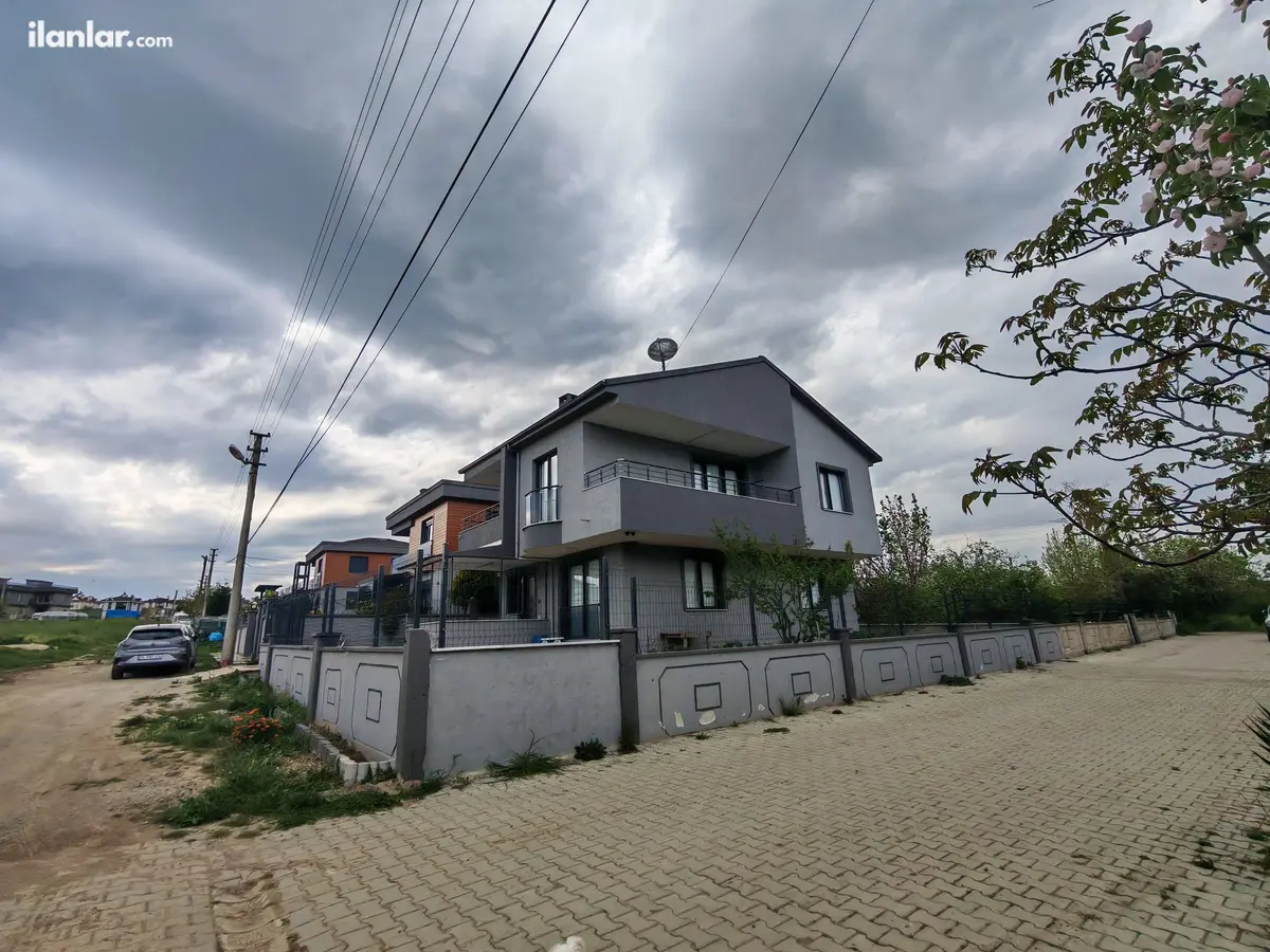 Tekirdağ Çorlu Yenice Mahallesi 304 m² satılık villa arsa - Fotoğraf 1