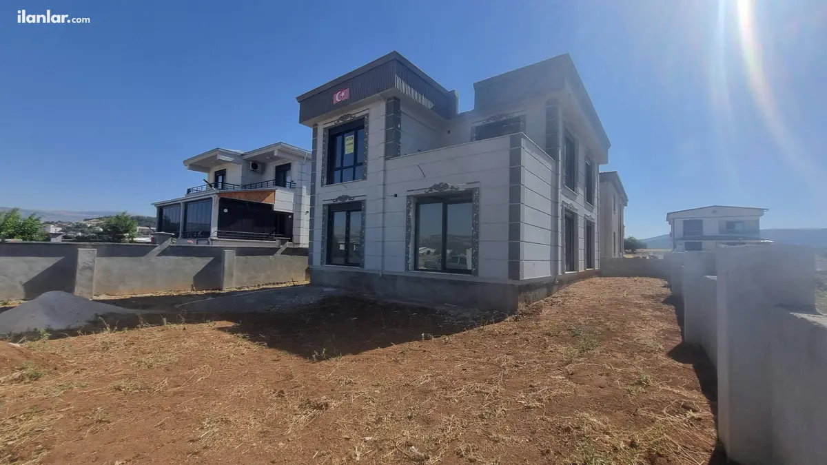 Kahramanmaraş Pazarcık Cengiz Topel Mahallesi 3+3 199 m² satılık villa - Fotoğraf 1