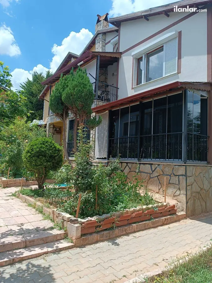 Afyonkarahisar İhsaniye Gazlıgöl, Yunus Emre Mahallesi 3+1 180 m² kiralık villa - Fotoğraf 1