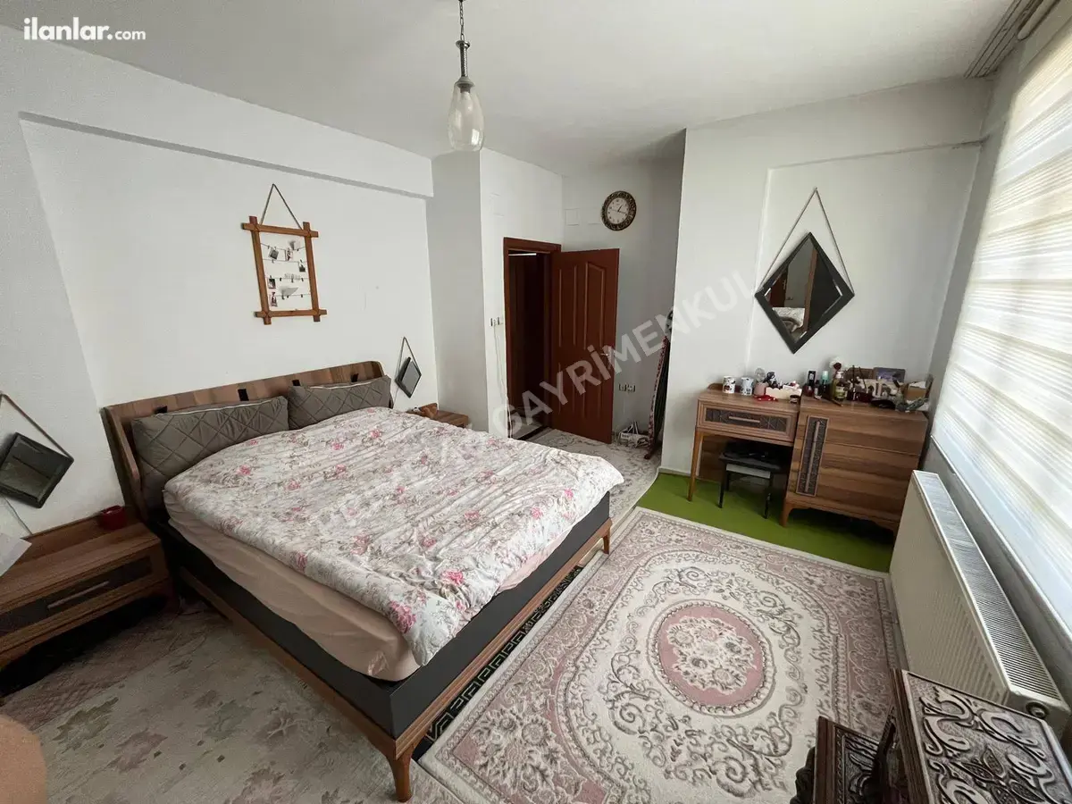 Kahramanmaraş Onikişubat Yunus Emre Mahallesi 4+1 180 m² satılık daire - Fotoğraf 2