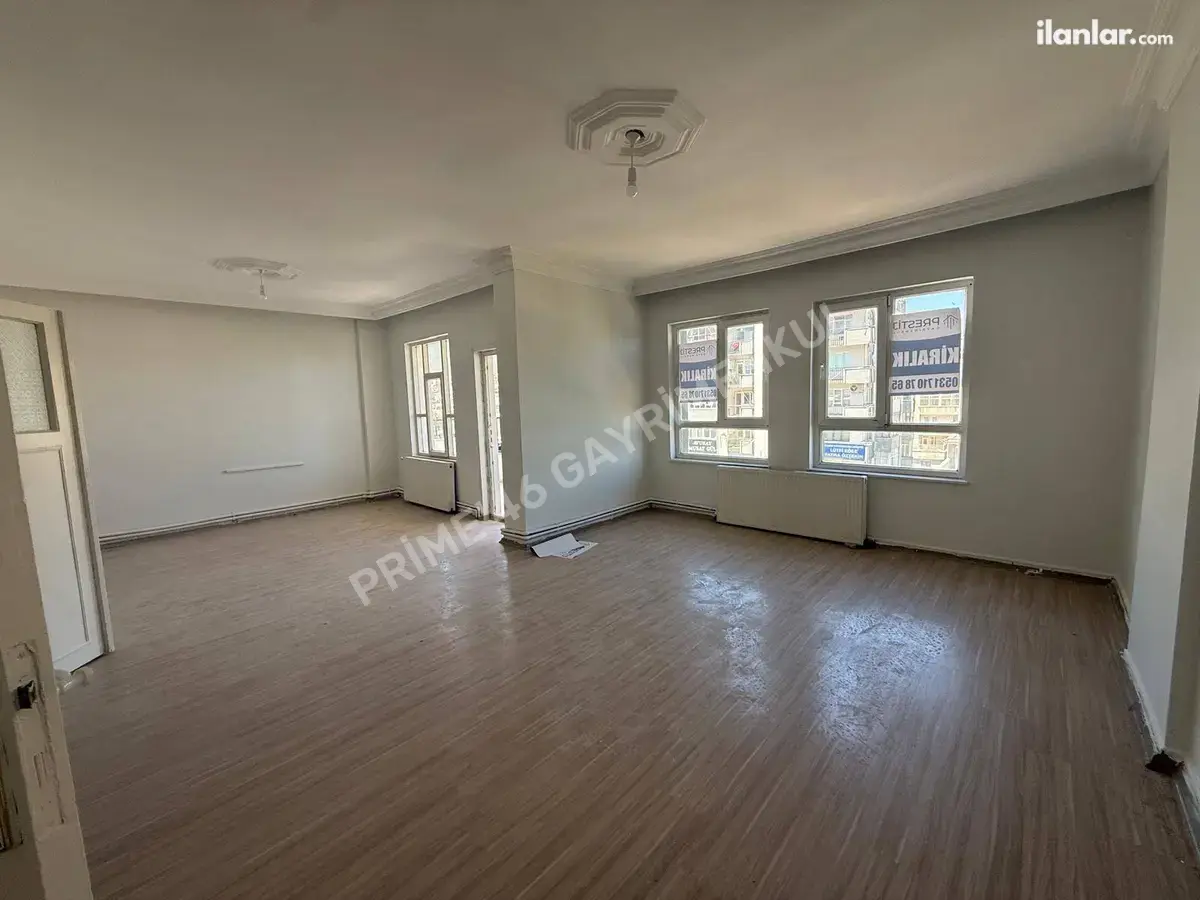 Kahramanmaraş Dulkadiroğlu İsmet Paşa Mahallesi 4+1 180 m² kiralık daire - Fotoğraf 1