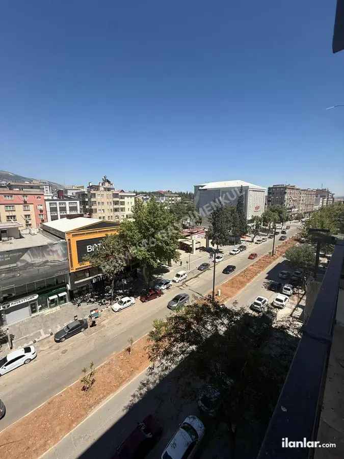 Kahramanmaraş Dulkadiroğlu İsmet Paşa Mahallesi 4+1 180 m² kiralık daire - Fotoğraf 2