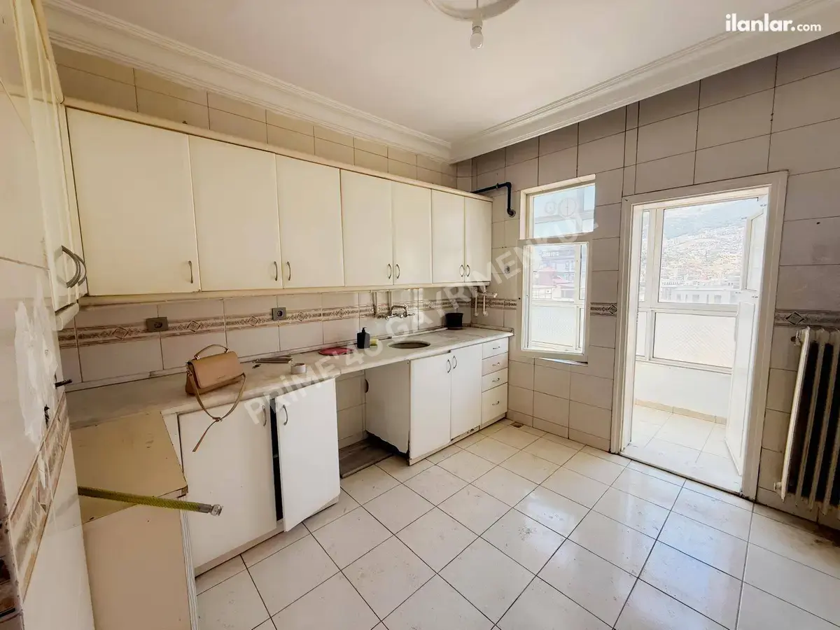 Kahramanmaraş Dulkadiroğlu İsmet Paşa Mahallesi 4+1 180 m² kiralık daire - Fotoğraf 3