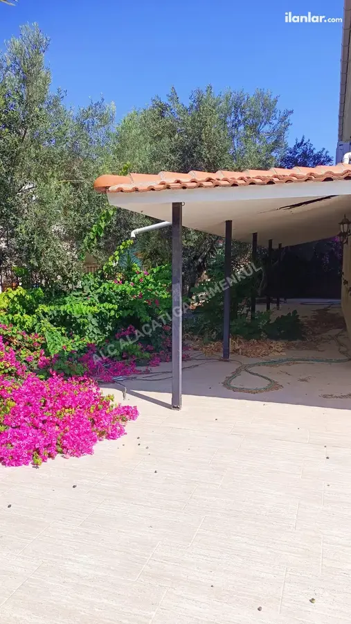 İzmir Çeşme Sakarya Mahallesi 3+1 200 m² satılık villa - Fotoğraf 2