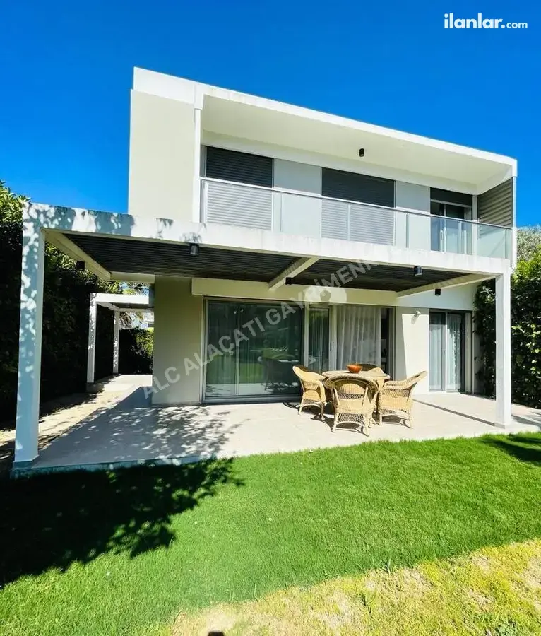 İzmir Çeşme Alaçatı Mahallesi 4+1 120 m² satılık villa - Fotoğraf 1