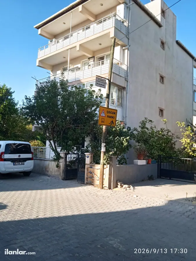 İzmir Seferihisar Camikebir Mahallesi 3+1 120 m² kiralık daire - Fotoğraf 1