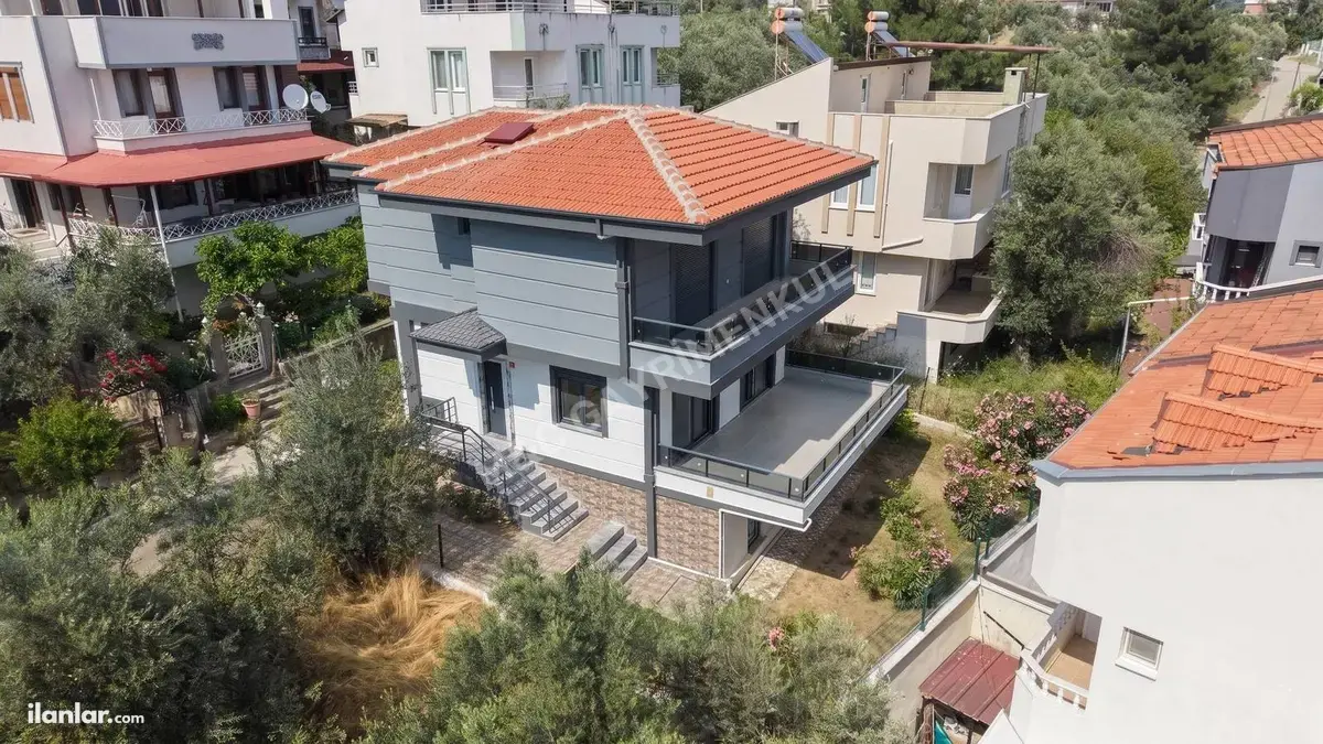 Balıkesir Edremit Altınoluk Mahallesi 3+1 220 m² satılık villa - Fotoğraf 1