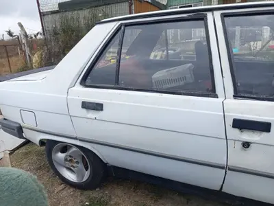1993 Renault R 9 1.4 benzinli manuel otomobil - Fotoğraf 1