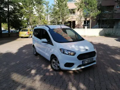 2022 Ford Tourneo Courier 1.5 TDCi dizel manuel minivan & Panelvan - Fotoğraf 1