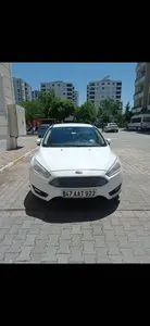 2014 Ford Focus 1.6 Ti-VCT benzinli yarı Otomatik otomobil - Fotoğraf 1