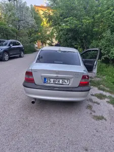 1997 Opel Vectra 1.6 benzinli manuel otomobil - Fotoğraf 1
