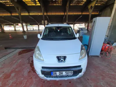 2011 Peugeot Partner 1.6 HDI dizel manuel minivan & Panelvan - Fotoğraf 1