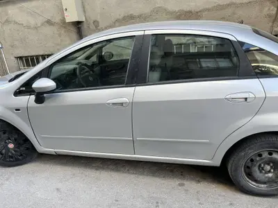 2010 Fiat Linea 1.3 Multijet dizel manuel otomobil - Fotoğraf 1