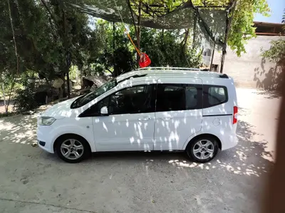 2016 Ford Tourneo Courier 1.6 TDCi dizel manuel minivan & Panelvan - Fotoğraf 1