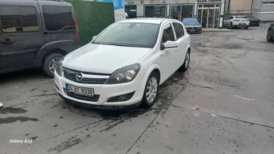 2012 Opel Astra 1.6 benzinli otomatik otomobil - Fotoğraf 1
