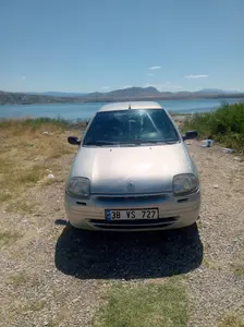 2001 Renault Clio 1.4 benzinli manuel otomobil - Fotoğraf 1