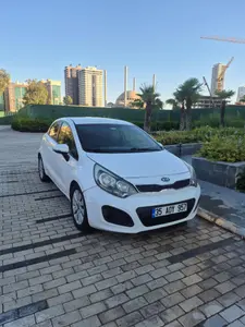2012 Kia Rio 1.4 CRDi dizel manuel otomobil - Fotoğraf 1