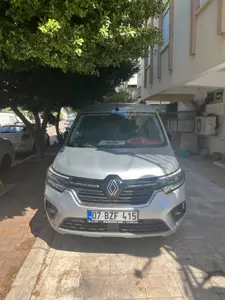 2024 Renault Kangoo Multix benzinli otomatik minivan & Panelvan - Fotoğraf 1