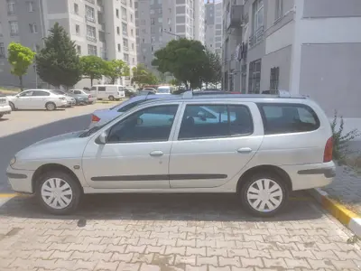 2001 Renault Megane 1.6 benzinli manuel otomobil - Fotoğraf 1