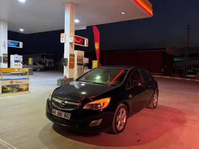2011 Opel Astra 1.4 T benzin & LPG manuel otomobil - Fotoğraf 1
