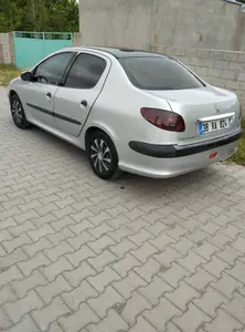 2009 Peugeot 206 1.4 benzinli manuel otomobil - Fotoğraf 1