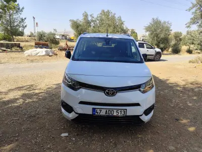 2023 Toyota Proace City 1.5 D dizel otomatik minivan & Panelvan - Fotoğraf 1