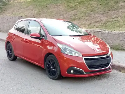 2019 Peugeot 208 1.6 THP benzinli manuel otomobil - Fotoğraf 1