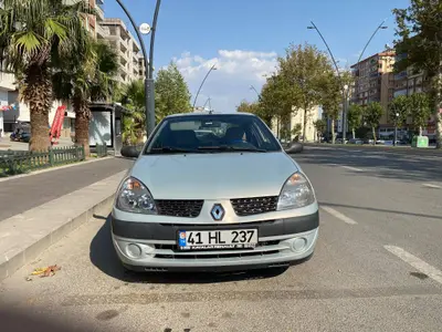 2005 Renault Clio 1.4 benzinli manuel otomobil - Fotoğraf 1