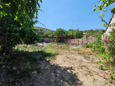 İzmir Tire Hasançavuşlar Mahallesi 700 m² satılık arazi arsa - Fotoğraf 1