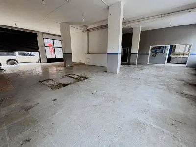 İzmir Bornova Yeşilova Mahallesi 240 m² kiralık dükkan & Mağaza - Fotoğraf 1