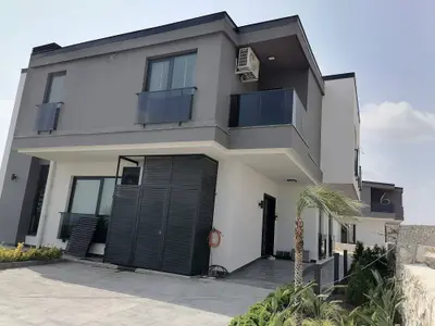 Adana Seyhan Bahçeşehir Mahallesi 4+1 201 m² satılık villa - Fotoğraf 1