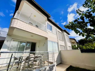 İzmir Çeşme Yalı Mahallesi 2.5+1 250 m² kiralık müstakil Ev - Fotoğraf 1