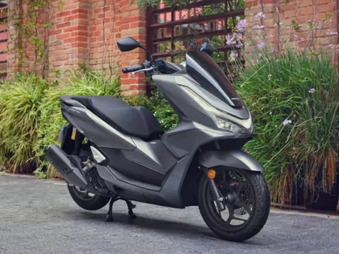2025 Honda PCX 125 benzinli otomatik motosiklet - Fotoğraf 2