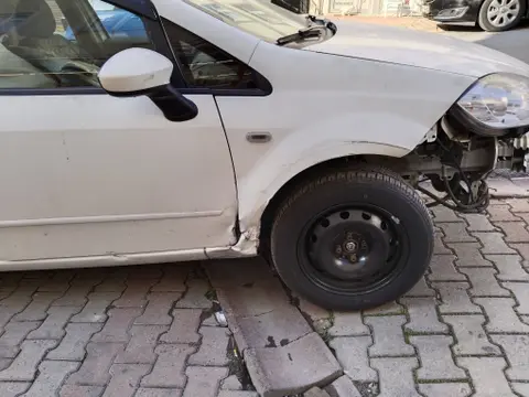 2016 Otomobil Fiat Linea hasarlı Araçlar - Fotoğraf 3