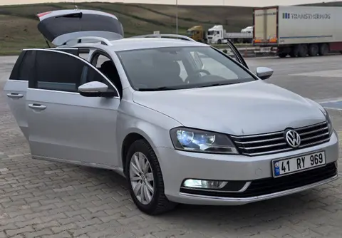 2012 Volkswagen Passat Variant 1.4 TSi BlueMotion benzinli manuel otomobil - Fotoğraf 1