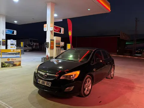 2011 Opel Astra 1.4 T benzinli manuel otomobil - Fotoğraf 1